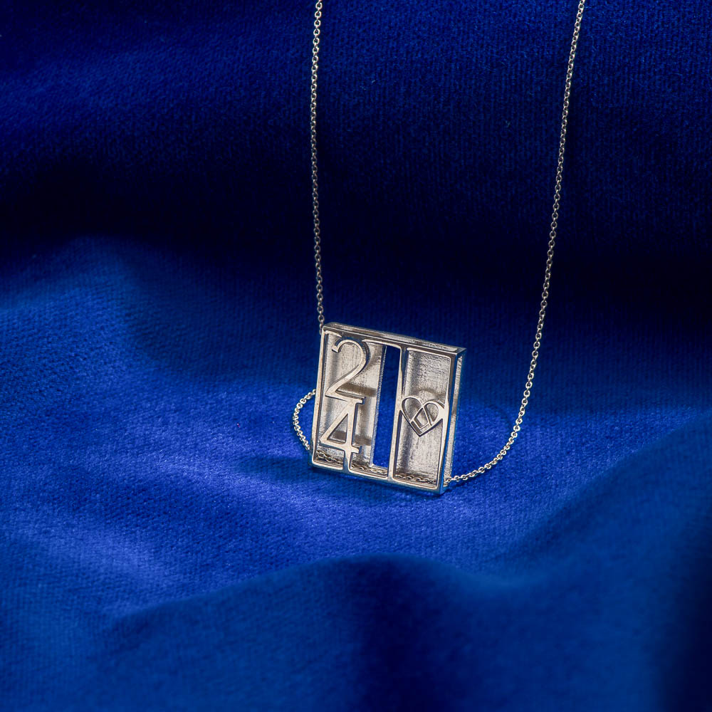 agapi-arcana-high-priestess-collier-noir-blanc-carr image 5