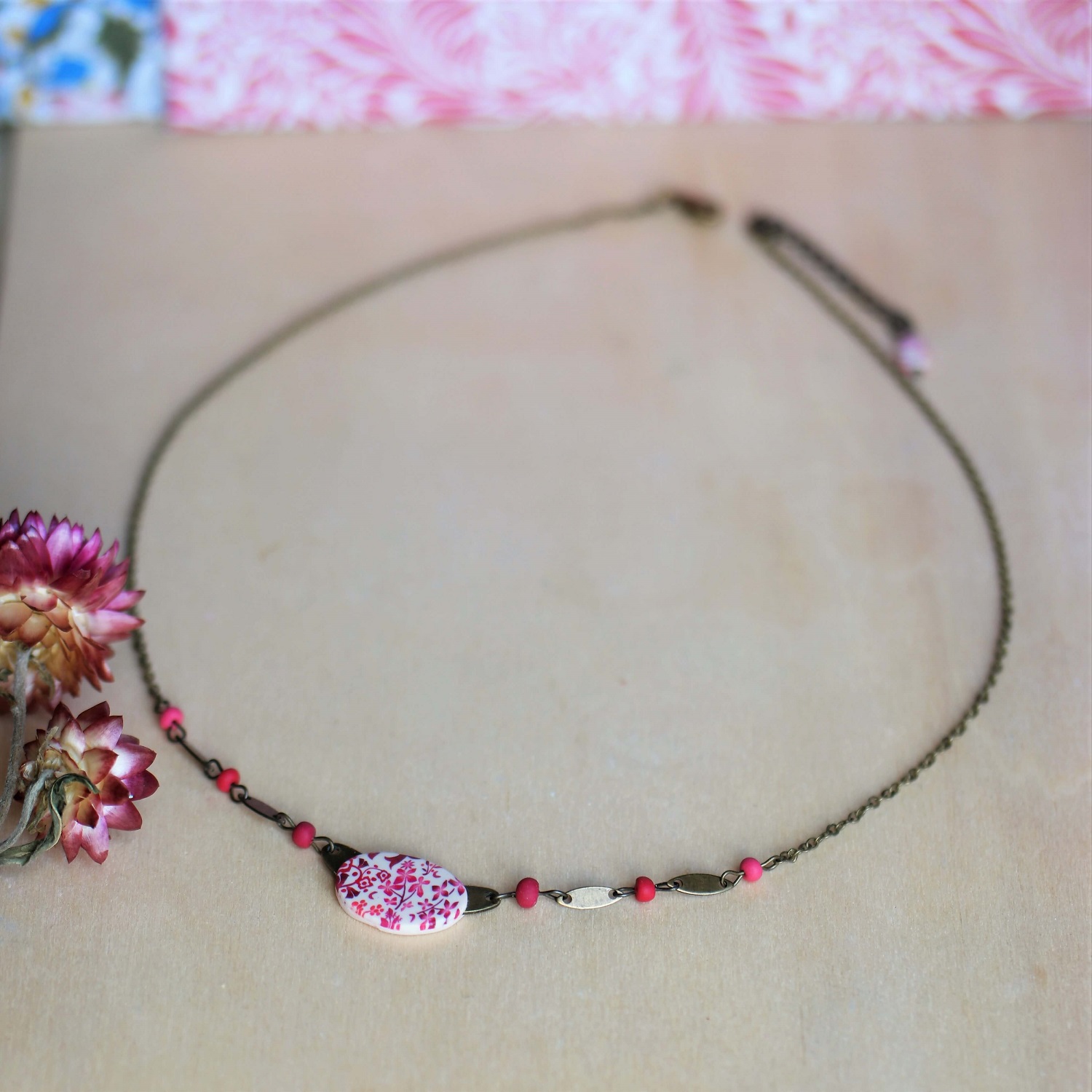 11prunes-astrance-collier-court-floral-rouge-laiton-41-cm image 3