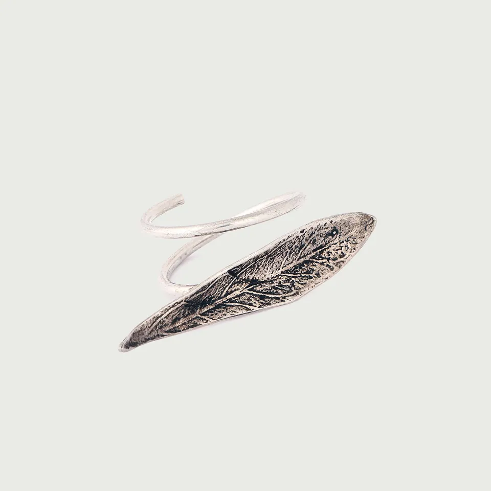 agapi-mediterranean-bague-feuille-olivier-argent-oxyd-ajustable image 1