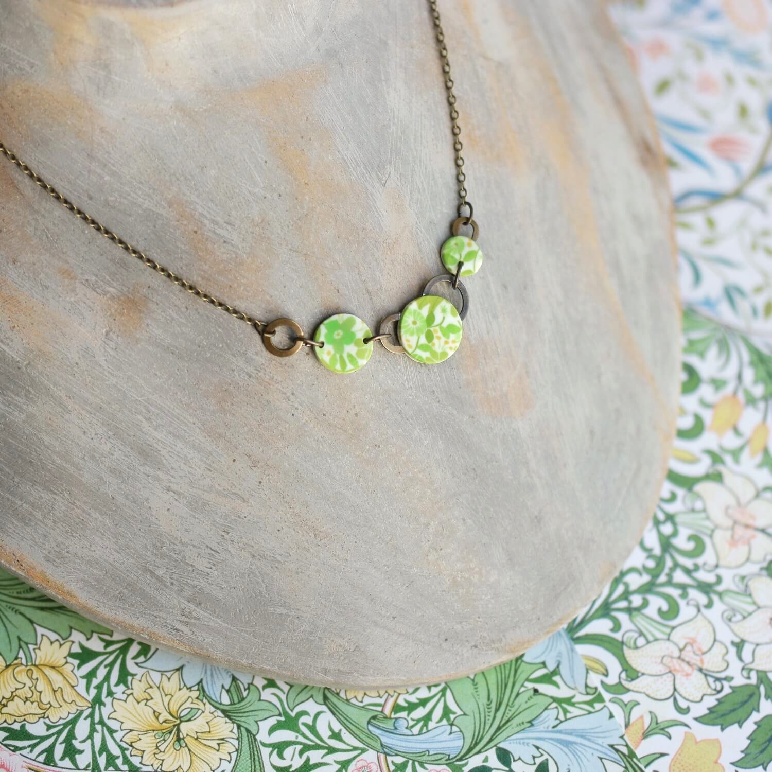11prunes-doradille-collier-guirlande-cercles-vert-lime-floral image 3
