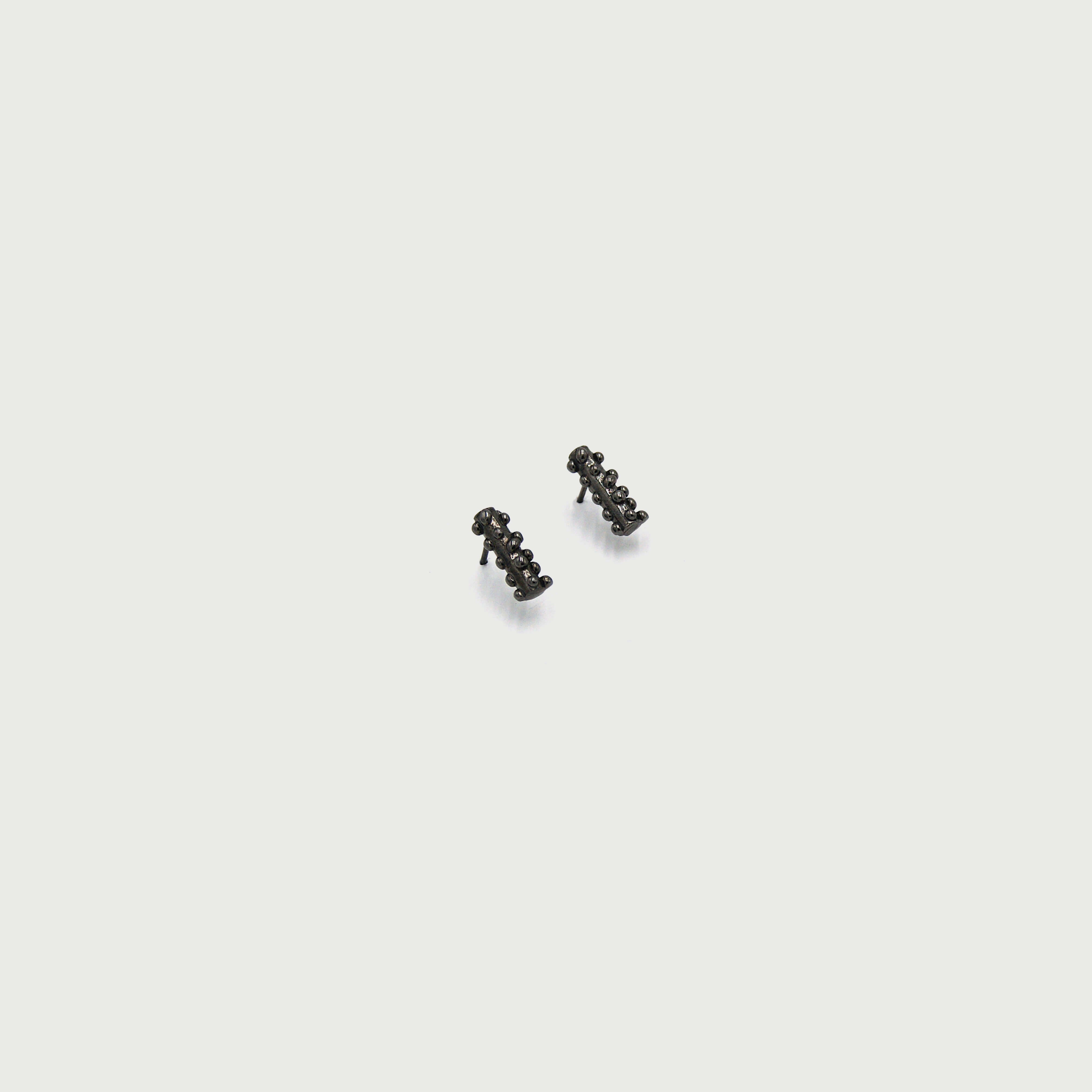 agapi-dropped-bubbles-small-line-boucles-bulles-rhodium-noir image 1
