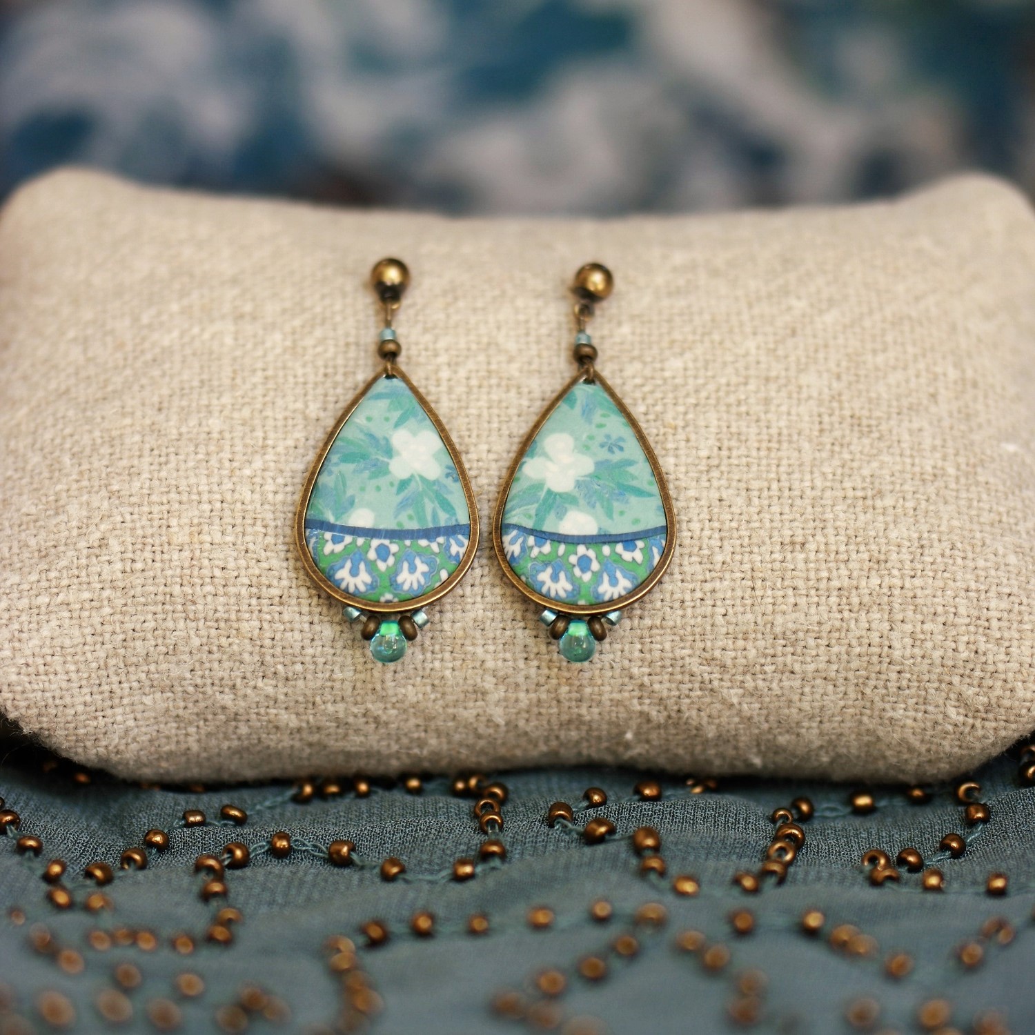 11prunes-kalimeris-boucles-d-oreilles-gouttes-floral-c-ladon image 4