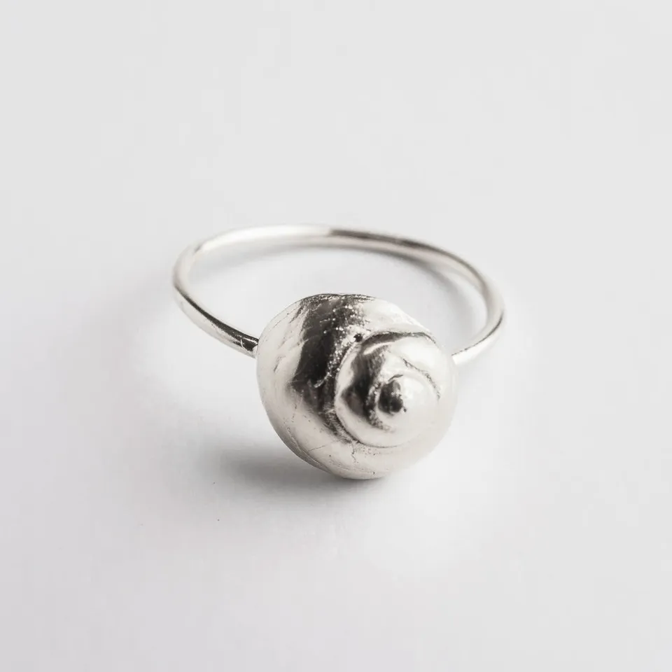agapi-seastories-bague-escargot-de-mer-argent-925-taille-52 image 1