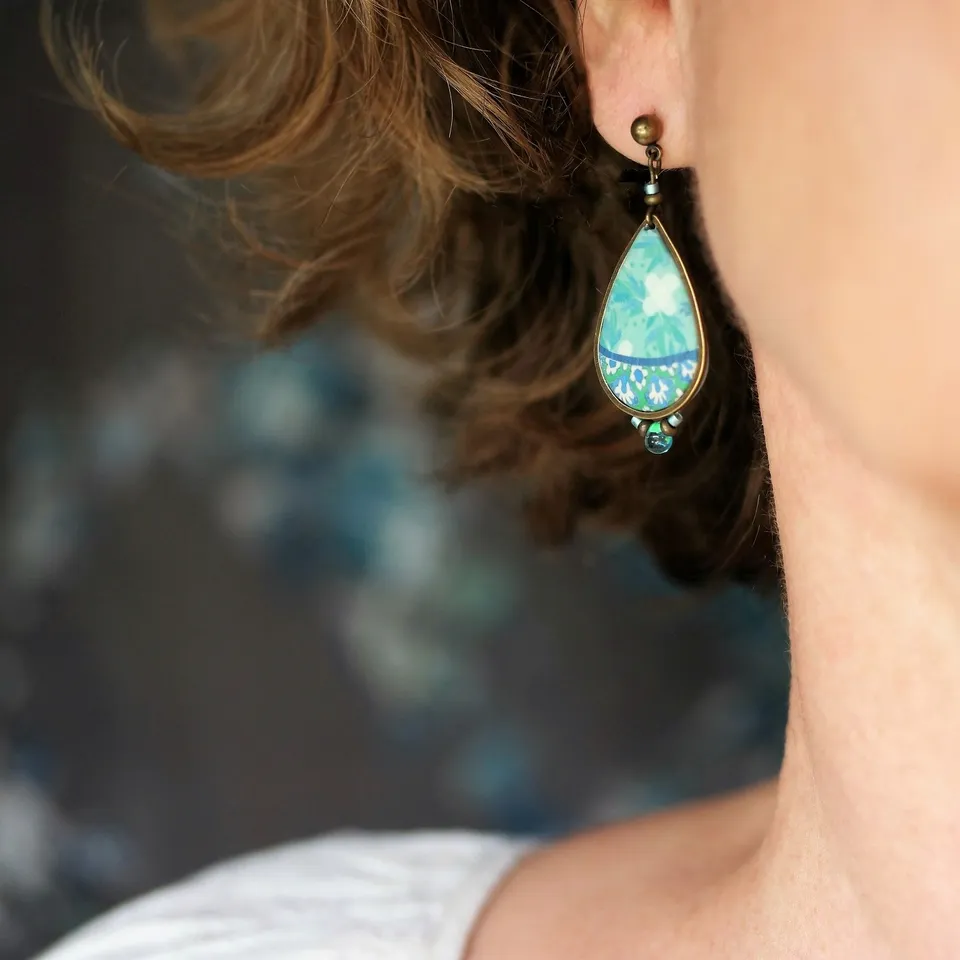 11prunes-kalimeris-boucles-d-oreilles-gouttes-floral-c-ladon image 1