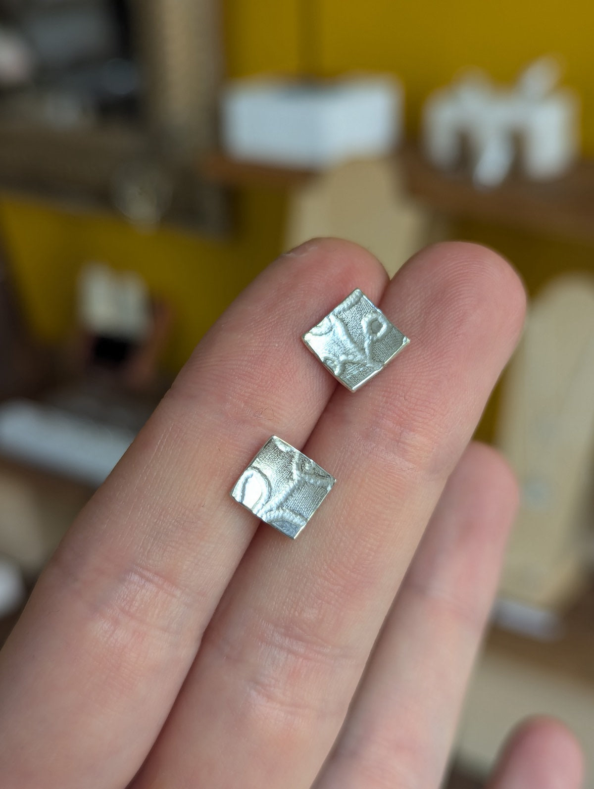atelier-claire-marie-steinmetz-ateliers-bague-argent-textur-1-personne image 8