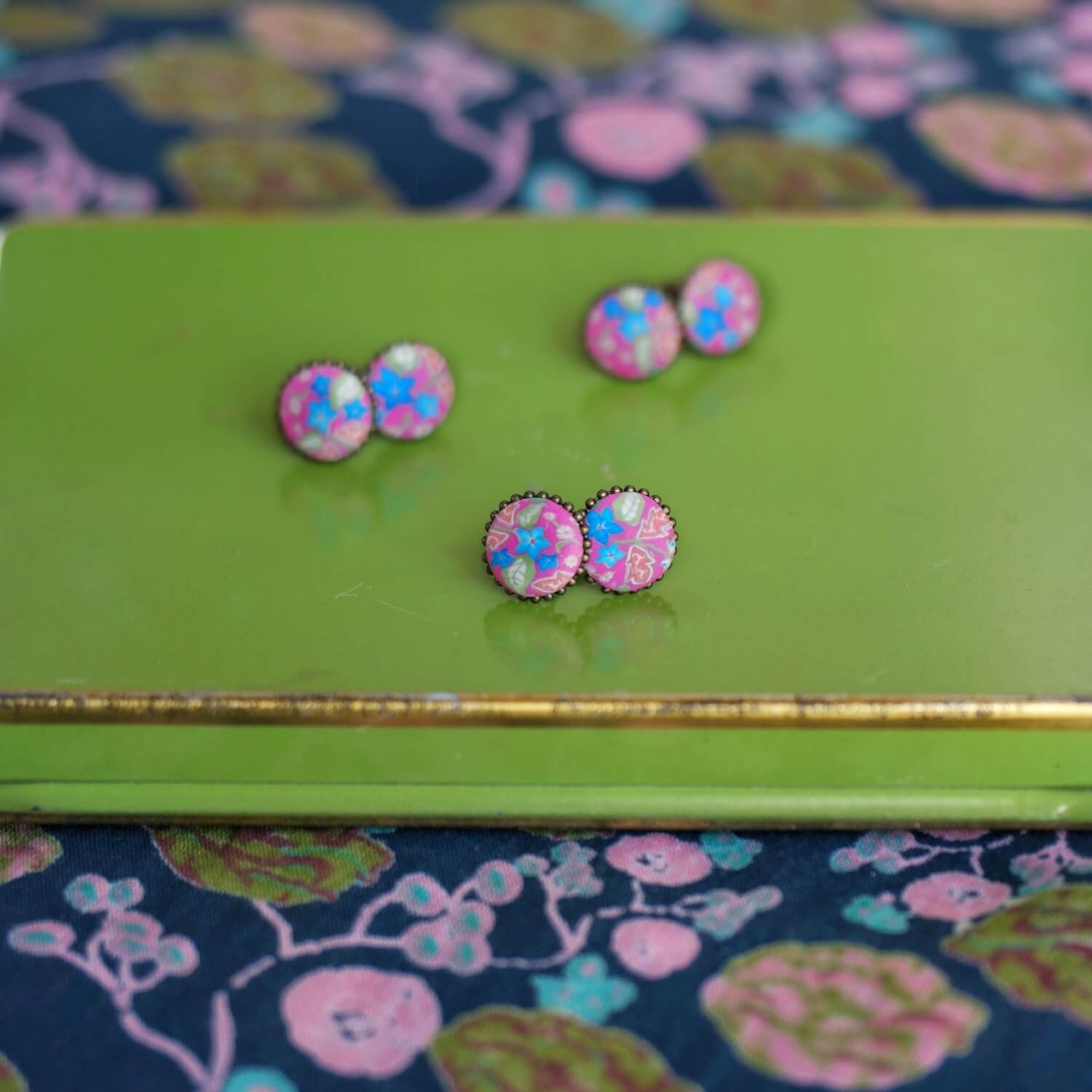 11prunes-mirabilis-puces-oreilles-florales-rose-bleu-laiton-12-mm image 3