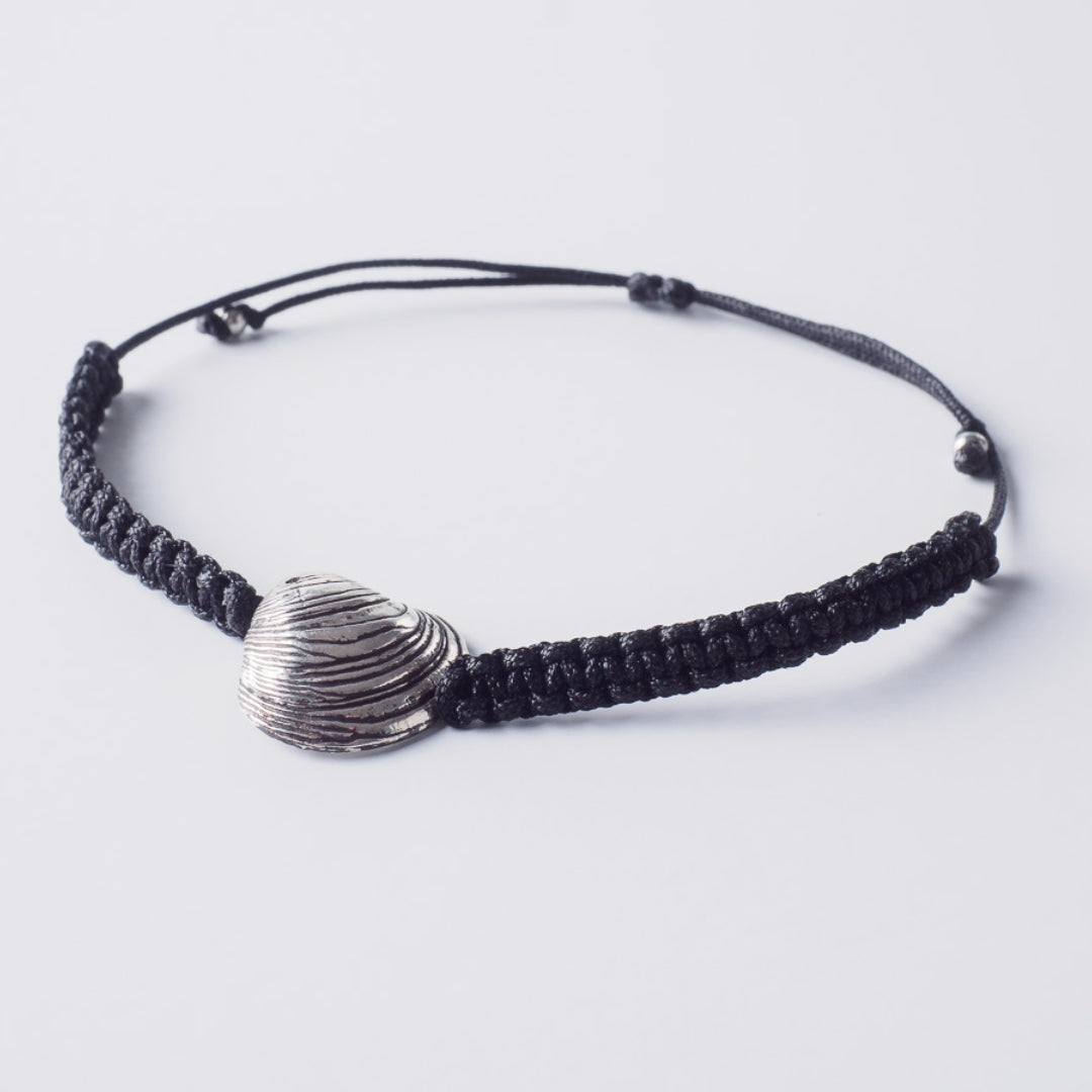 agapi-seastories-bracelet-macram-coquillage-argent-noir image 1