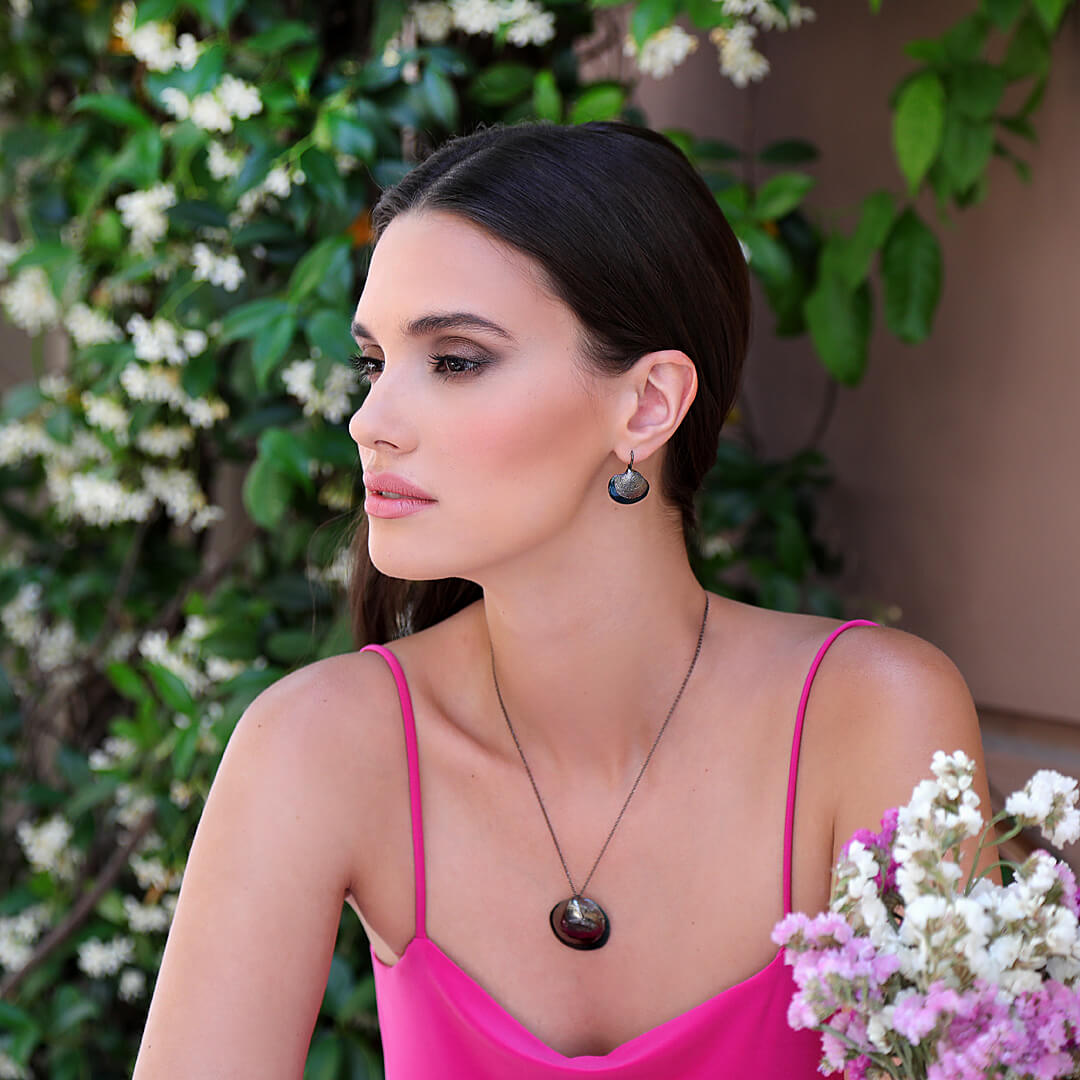 agapi-seastories-master-clam-boucles-pendantes-mail-rhodium-noir image 2