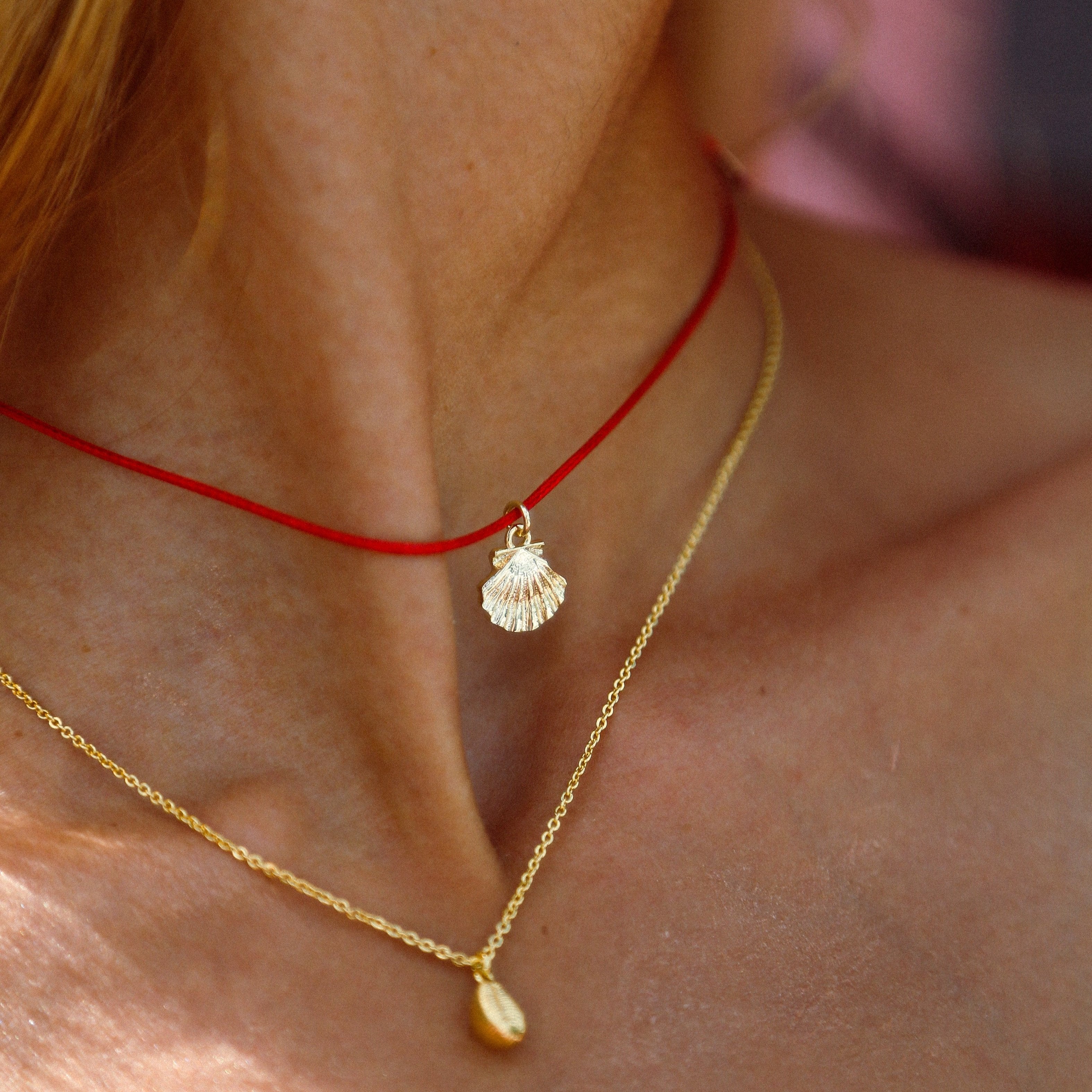 armeria-sainte-jakez-collier-cordon-rouge-coquille-10mm image 3