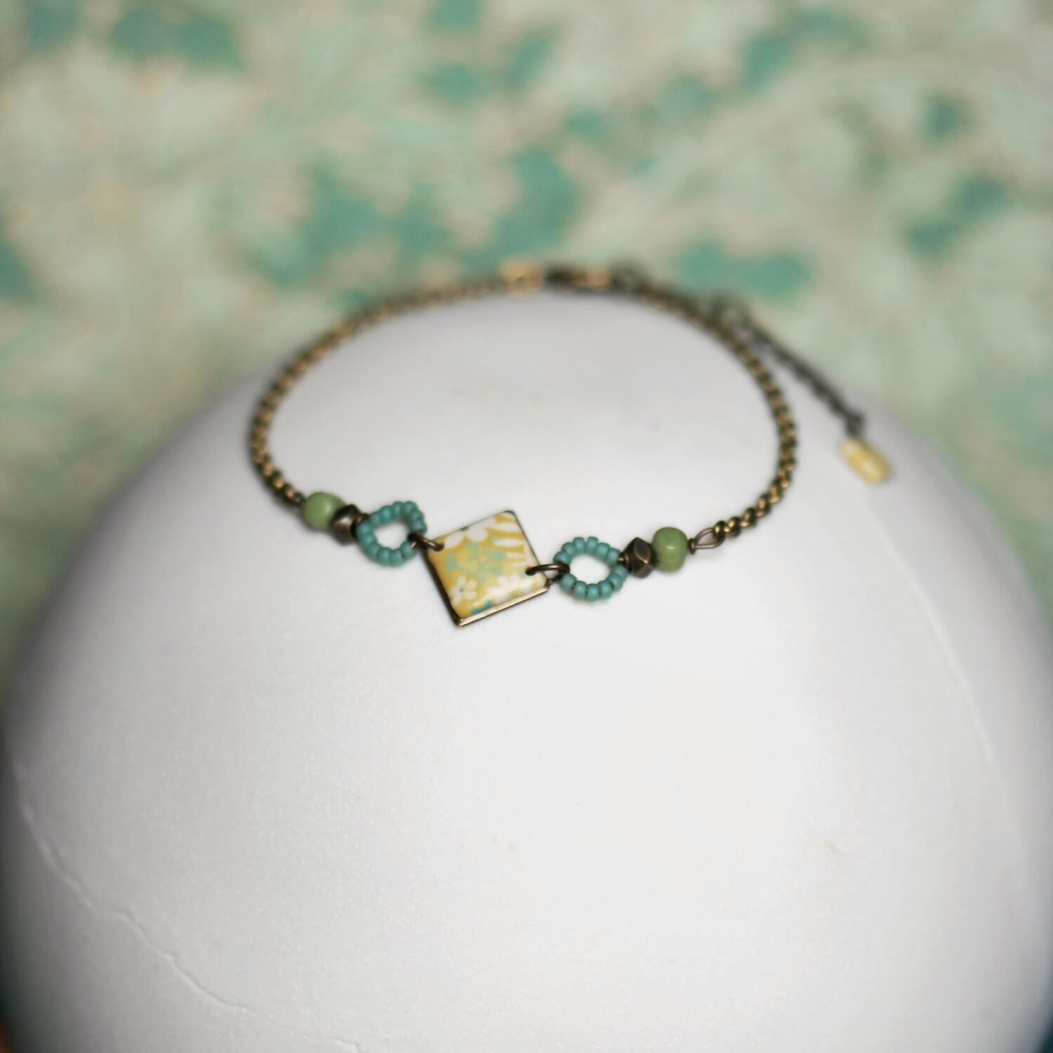 11prunes-fibigie-bracelet-carr-floral-jaune-perles-bleues image 3