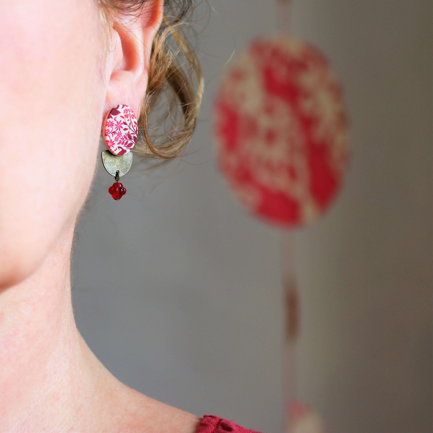 11prunes-astrance-clous-d-oreilles-ovales-floraux-rouges image 1