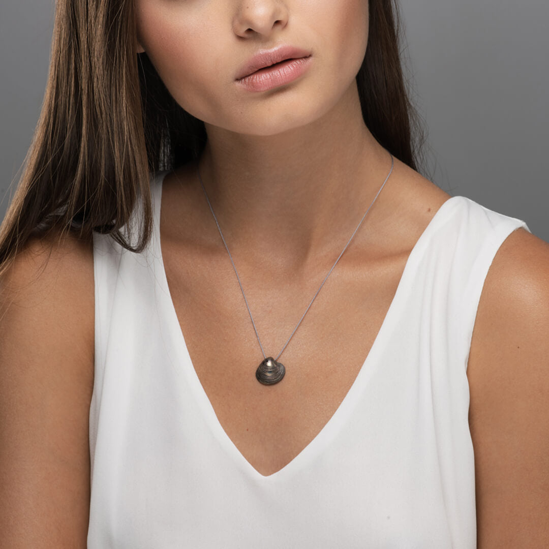 agapi-seastories-master-clam-collier-cordon-patine-r-glable image 2