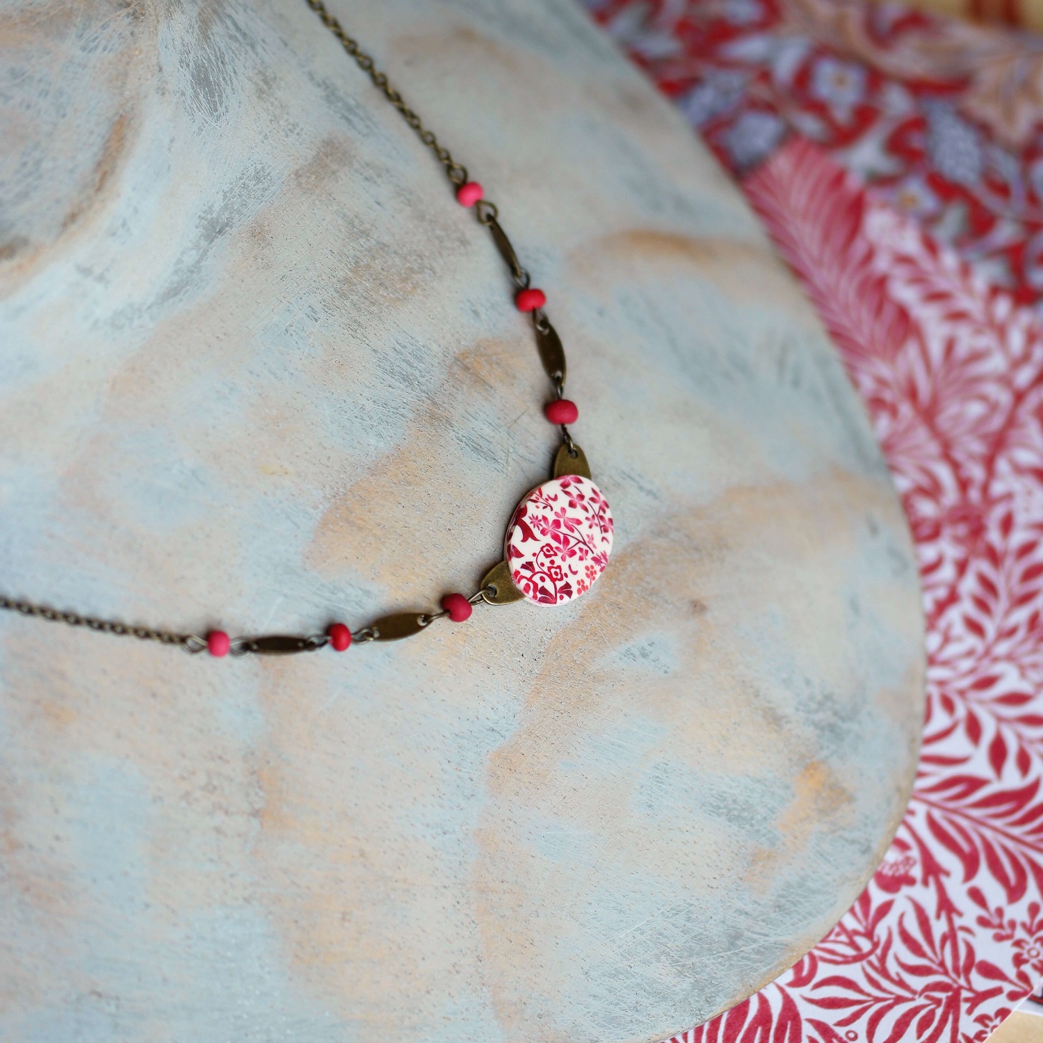 11prunes-astrance-collier-court-floral-rouge-laiton-41-cm image 4