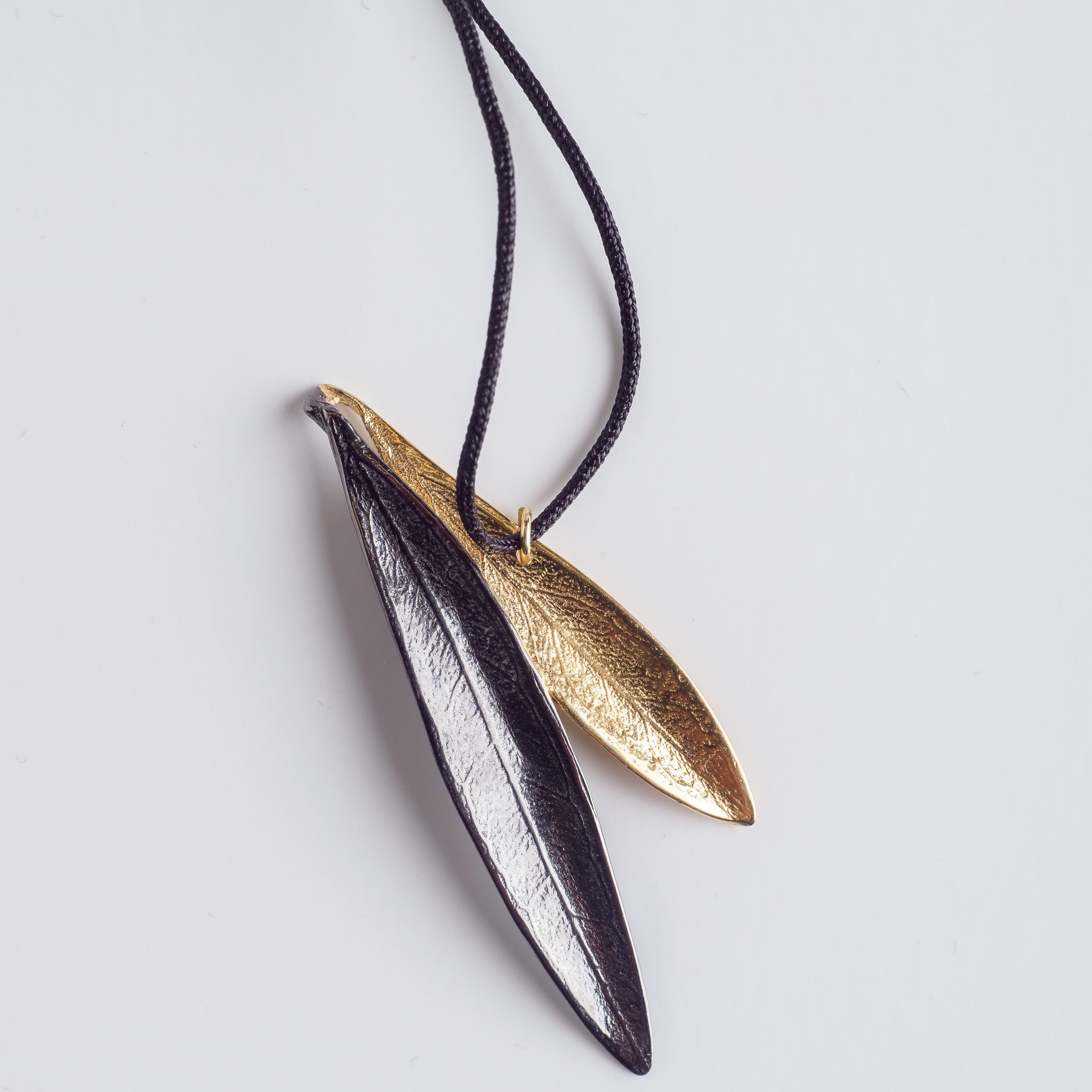 agapi-eirini-collier-olive-plaqu-or-cordon-noir image 1