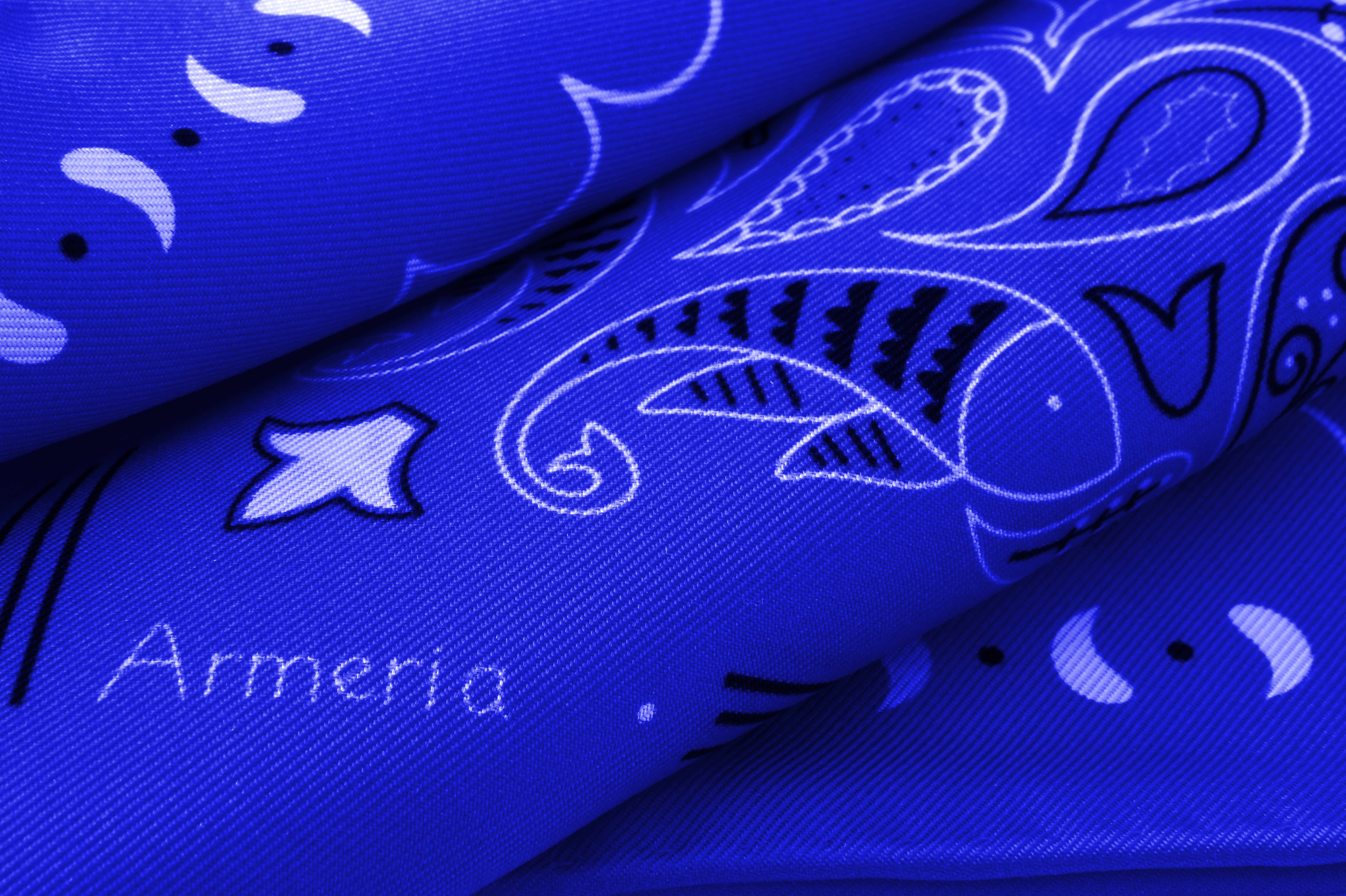 armeria-foulards-bandana-soie-bleue-motif-breton-55-cm image 5