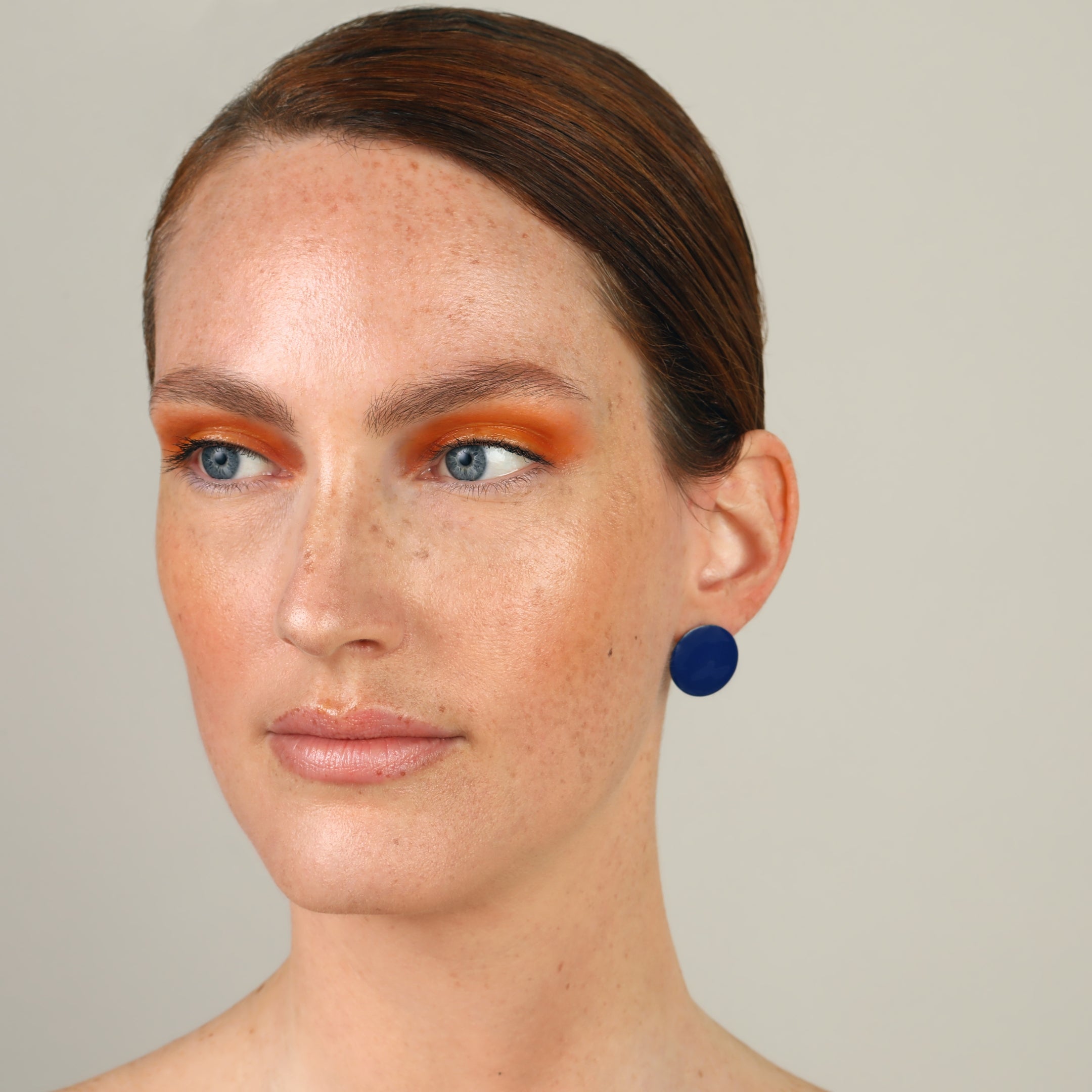 agapi-bau-jewels-bau-circle-clous-oreilles-cercle-bleu-mail image 2
