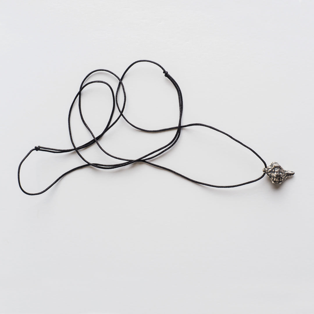 agapi-seastories-extravaganza-collier-coquillage-cordon-noir image 3
