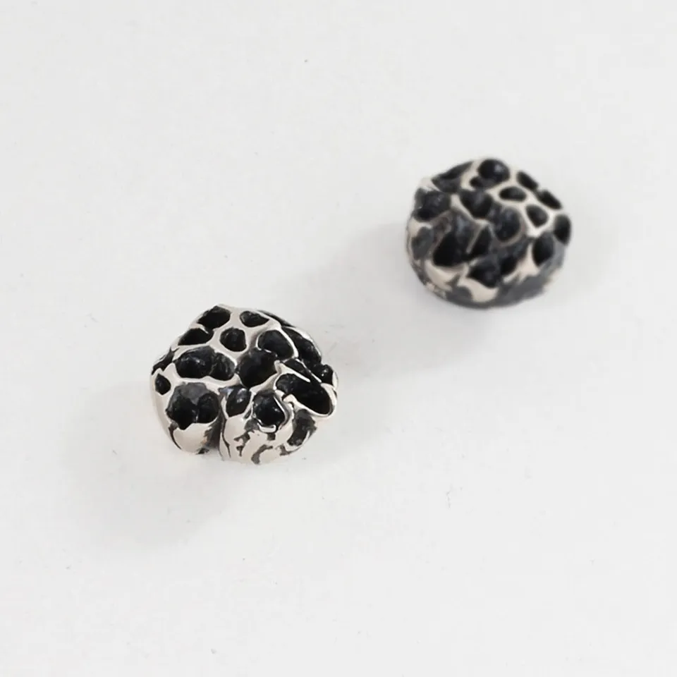 agapi-seastories-boucles-d-oreilles-corail-noir-oxyd-argent image 1