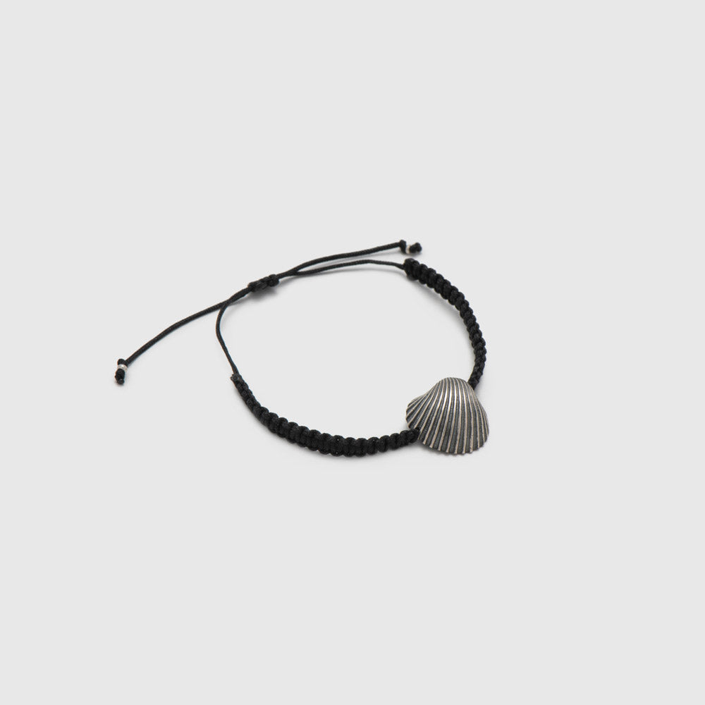 agapi-seastories-grande-oyster-bracelet-macram-noir-unisexe image 1
