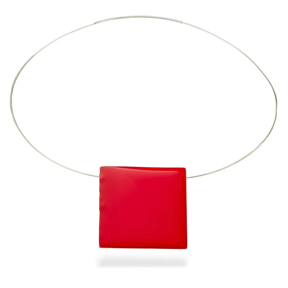 agapi-bau-jewels-the-square-collier-ras-de-cou-mail-rouge-argent image 1