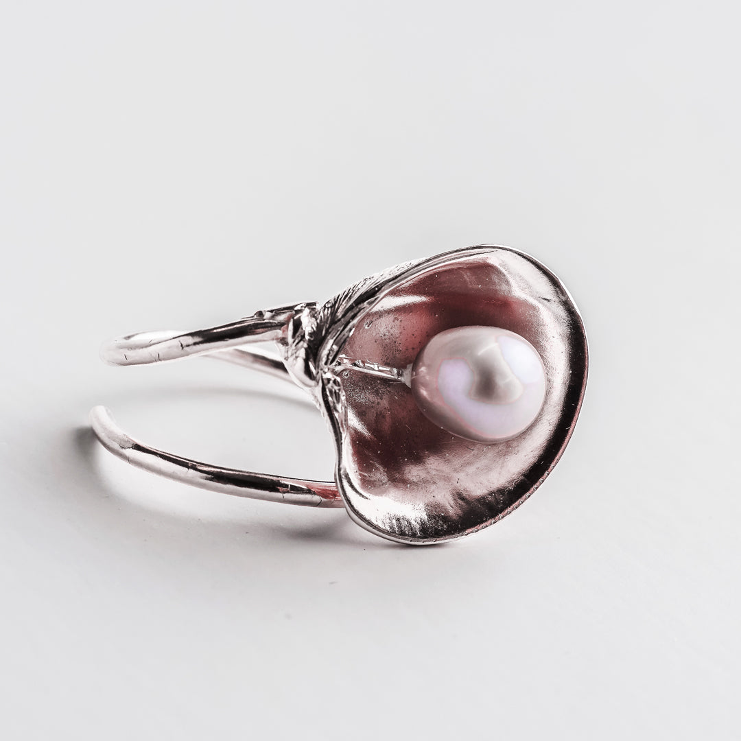 agapi-seastories-master-clam-bague-perle-argent-ajustable image 3