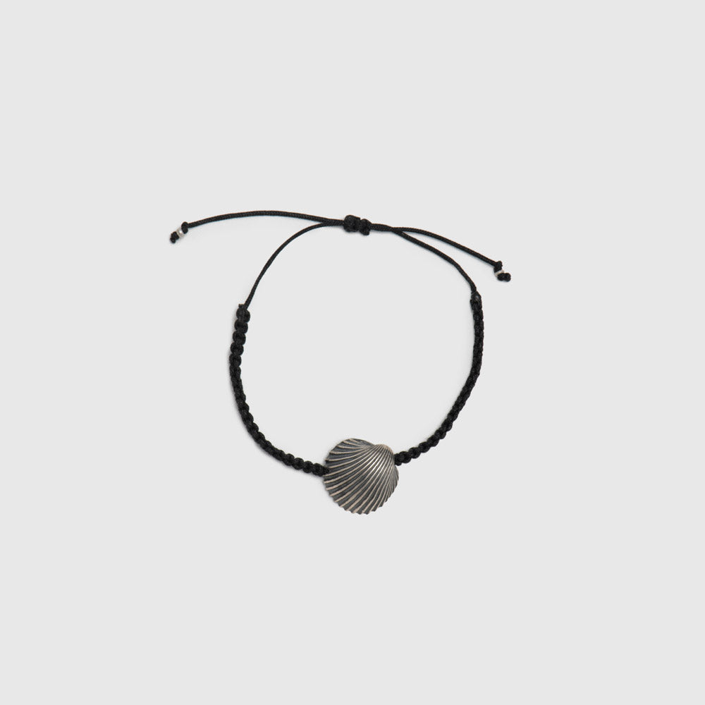 agapi-seastories-grande-oyster-bracelet-macram-noir-unisexe image 4