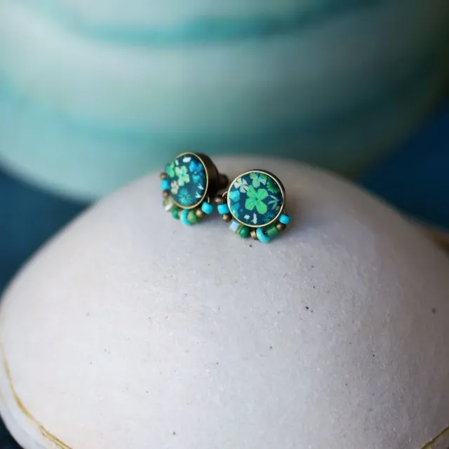 11prunes-amicie-clous-d-oreilles-floraux-verts-laiton-13-mm image 1