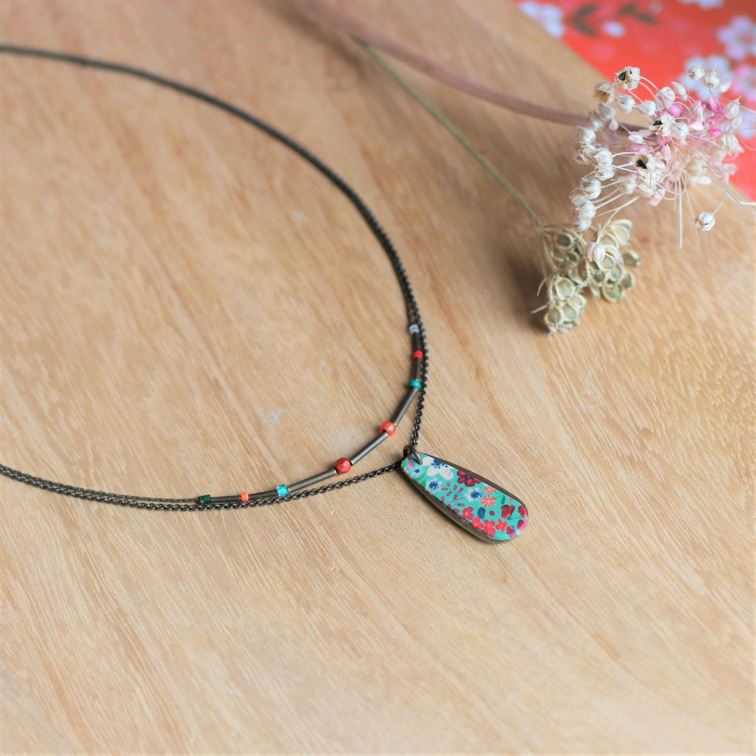 11prunes-monarde-collier-laiton-2-rangs-floral-rouge image 3
