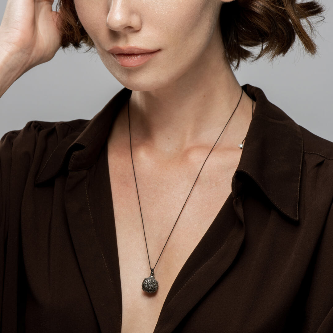 agapi-forestland-massif-acorn-collier-gland-rhodium-noir-r-glable image 2