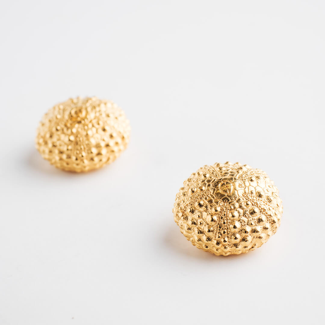 agapi-seastories-urchin-boucles-d-oreilles-oursin-dor image 3