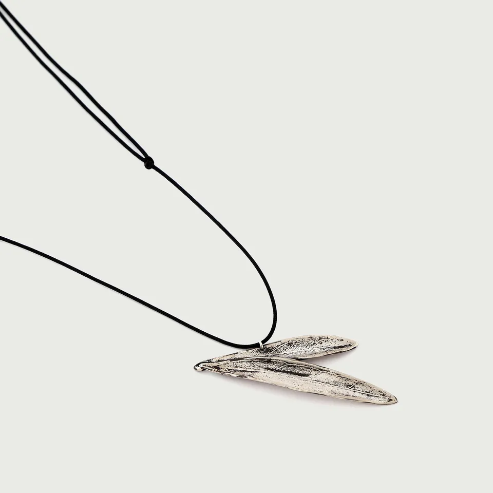 agapi-mediterranean-eirini-collier-feuille-olivier-noir image 1