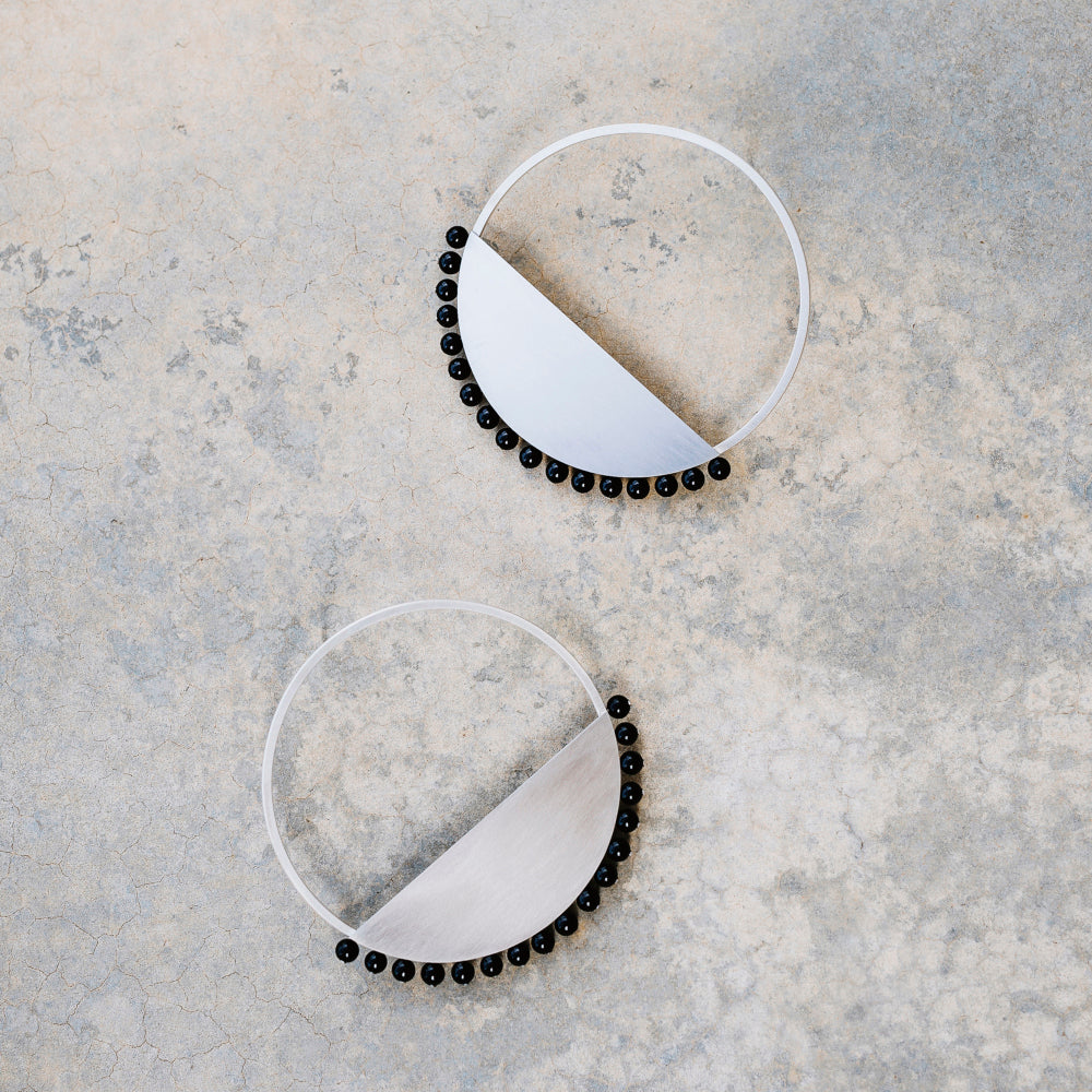 emmanuelle-hamet-eclipse-boucles-argent-onyx-53-mm-sur-commande image 3