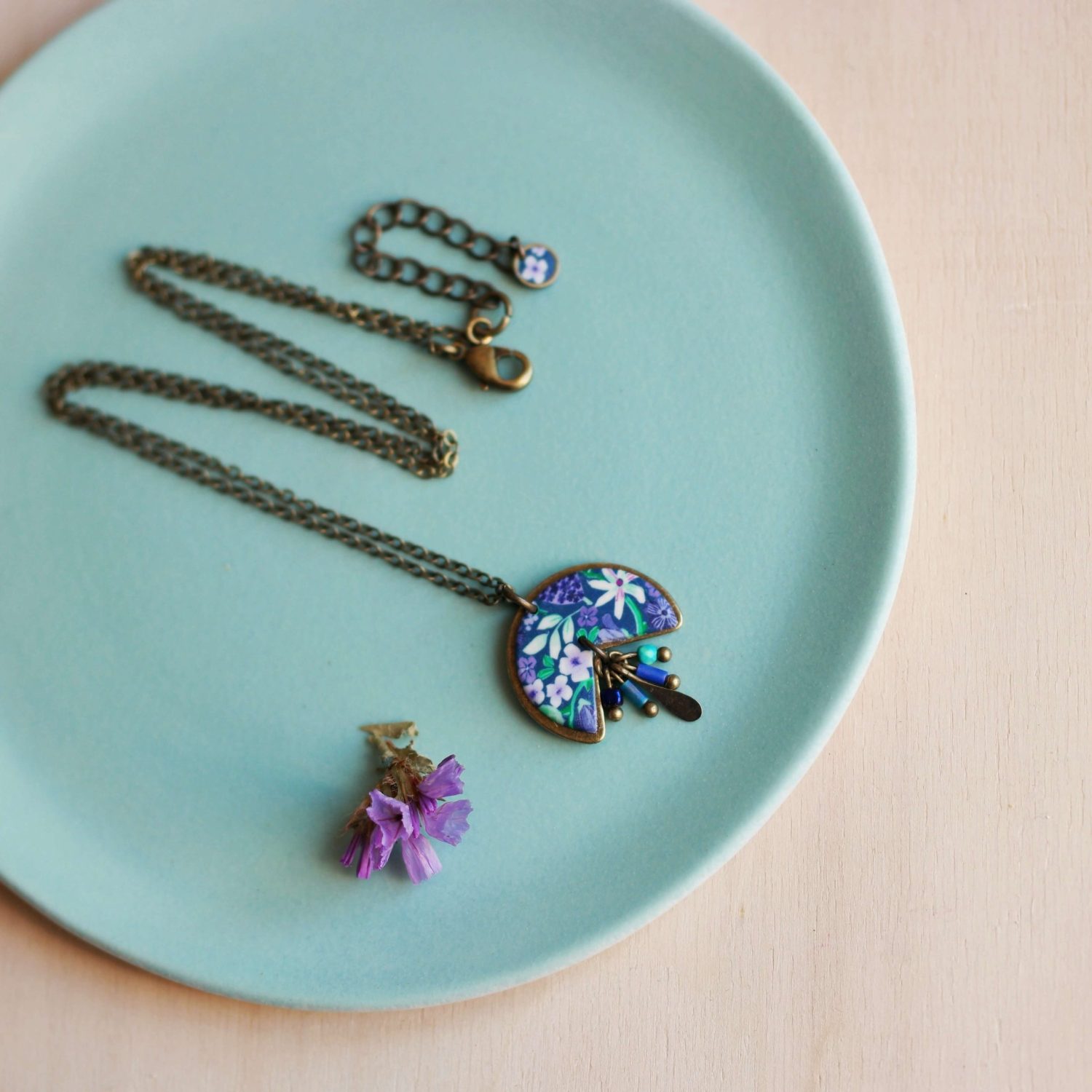 11prunes-hysope-collier-pendentif-rond-pampilles-bronze image 3