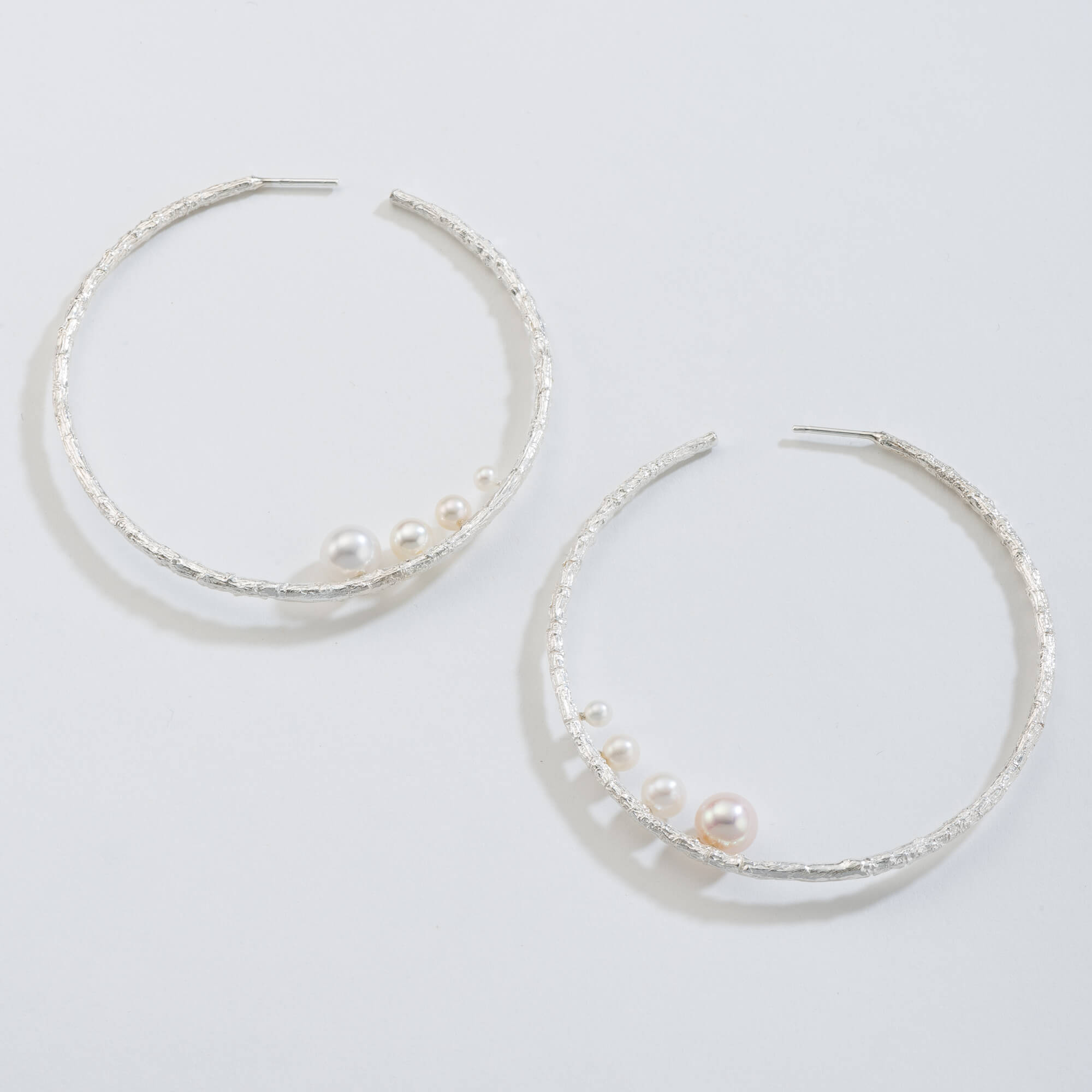 agapi-seastories-cr-oles-larges-ouvertes-perles-boucles-d-oreilles-argent image 1