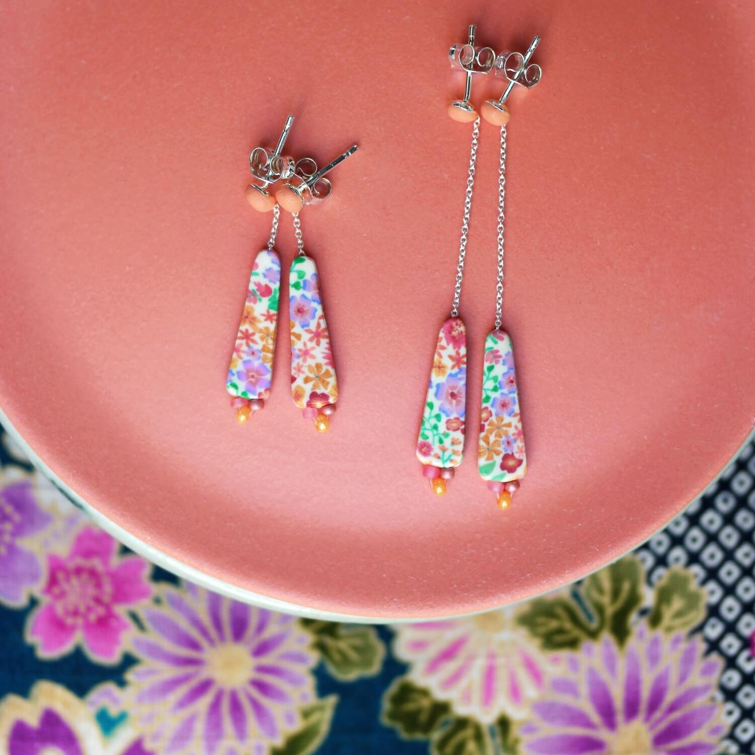 11prunes-lob-lie-boucles-d-oreilles-fines-floral-orange-mauve image 3