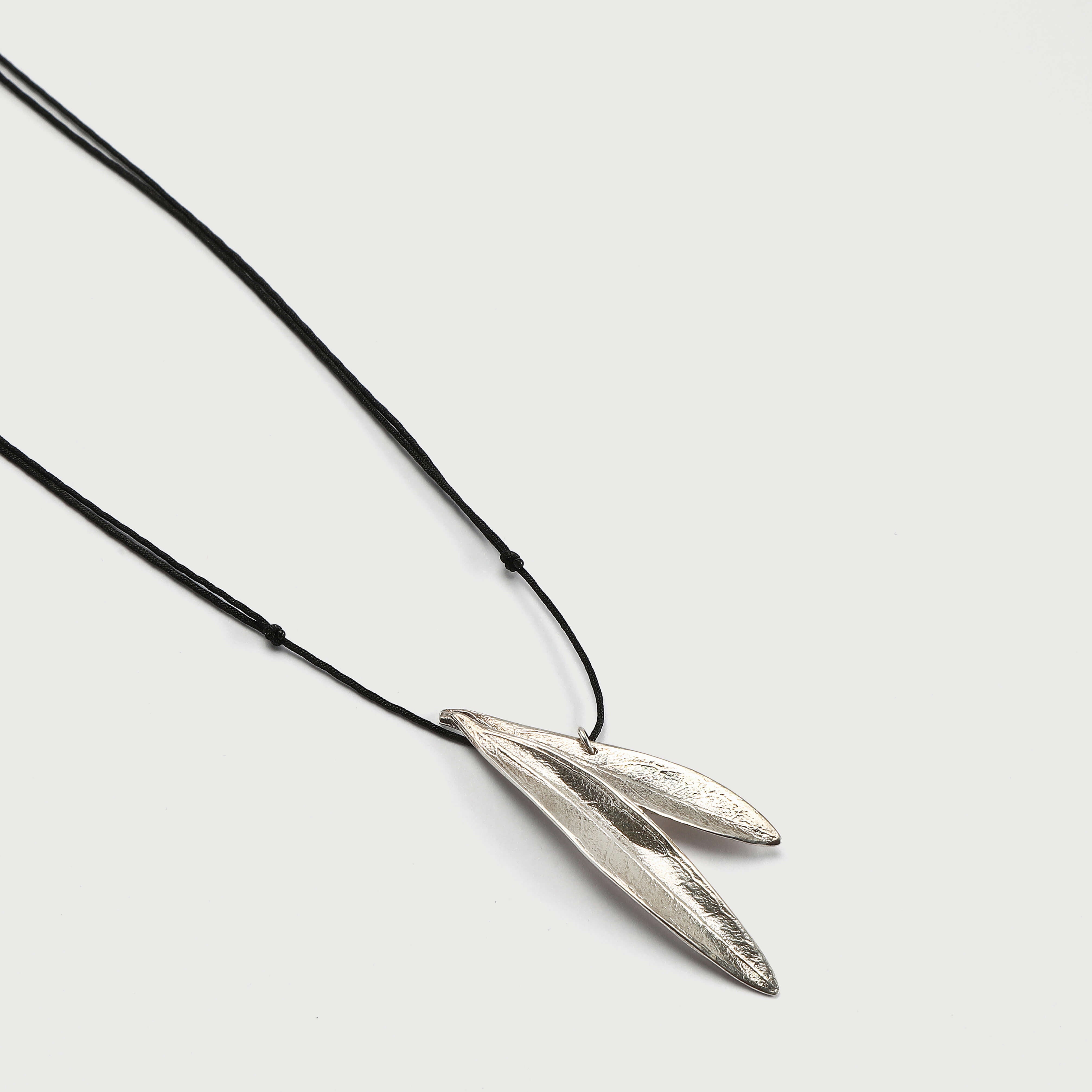 agapi-mediterranean-eirini-collier-feuille-olivier-argent image 1