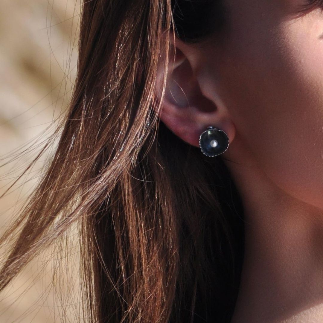agapi-seastories-oyster-clous-d-oreilles-perle-plaqu-or image 5