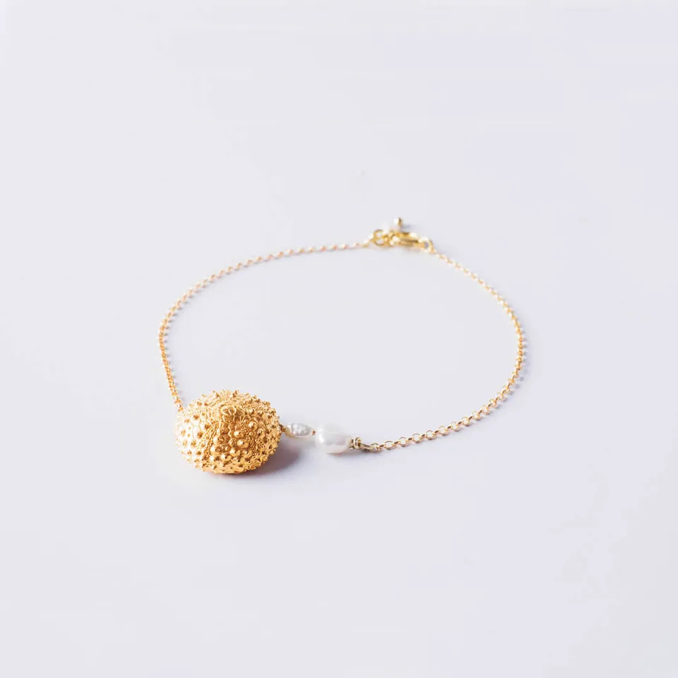 agapi-seastories-urchin-bracelet-dor-oursin image 1