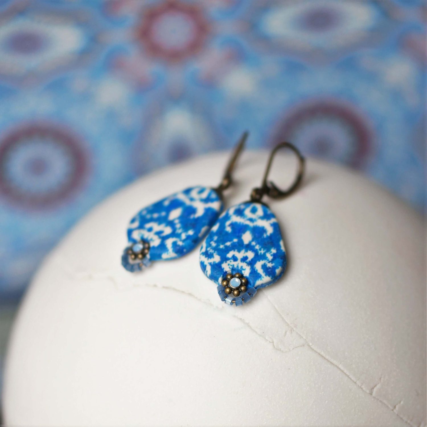 11prunes-nilufar-boucles-dormeuses-ikat-bleu-swarovski-4-3-cm image 4