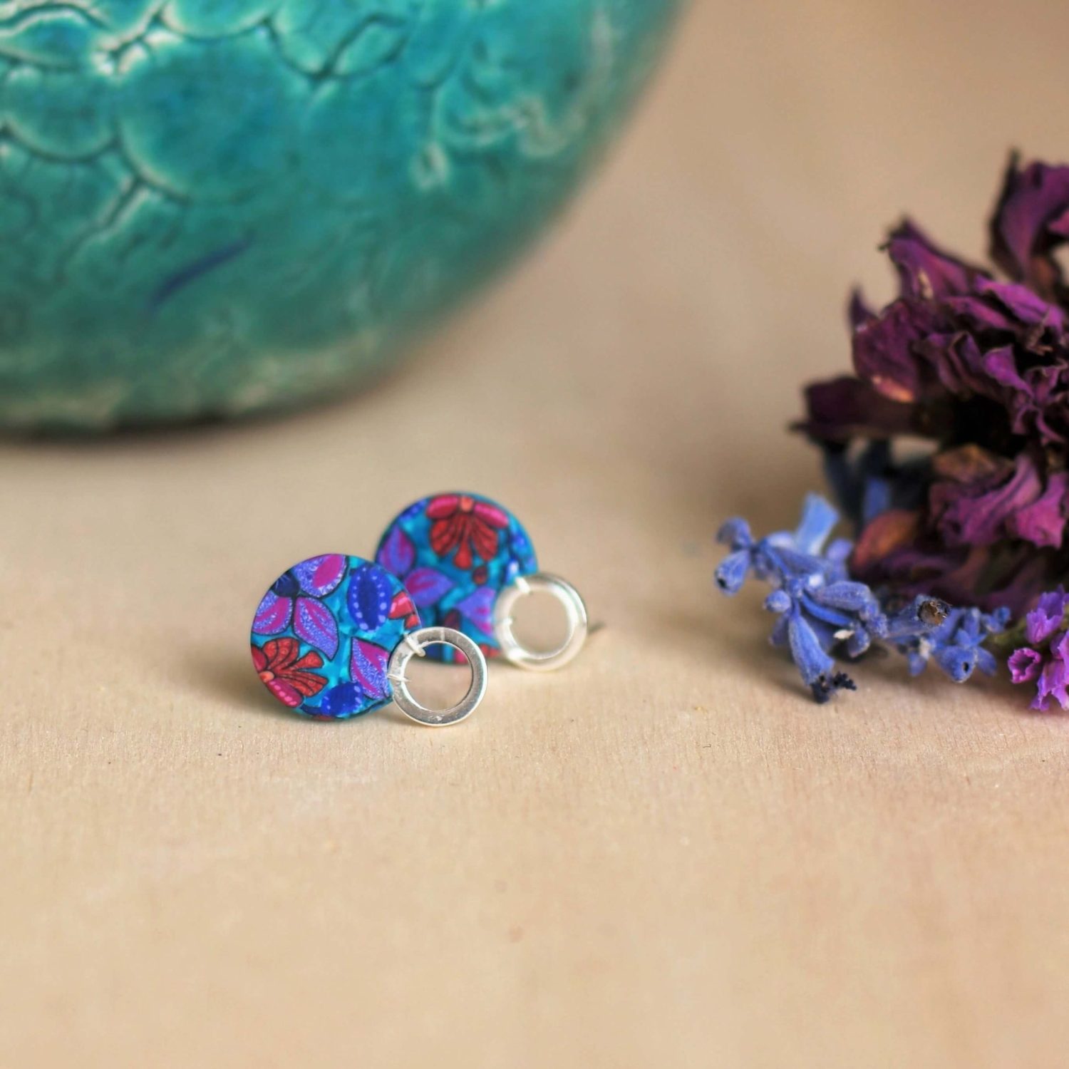 11prunes-clivia-clous-argent-925-boucles-wax-violet-2-cm image 4