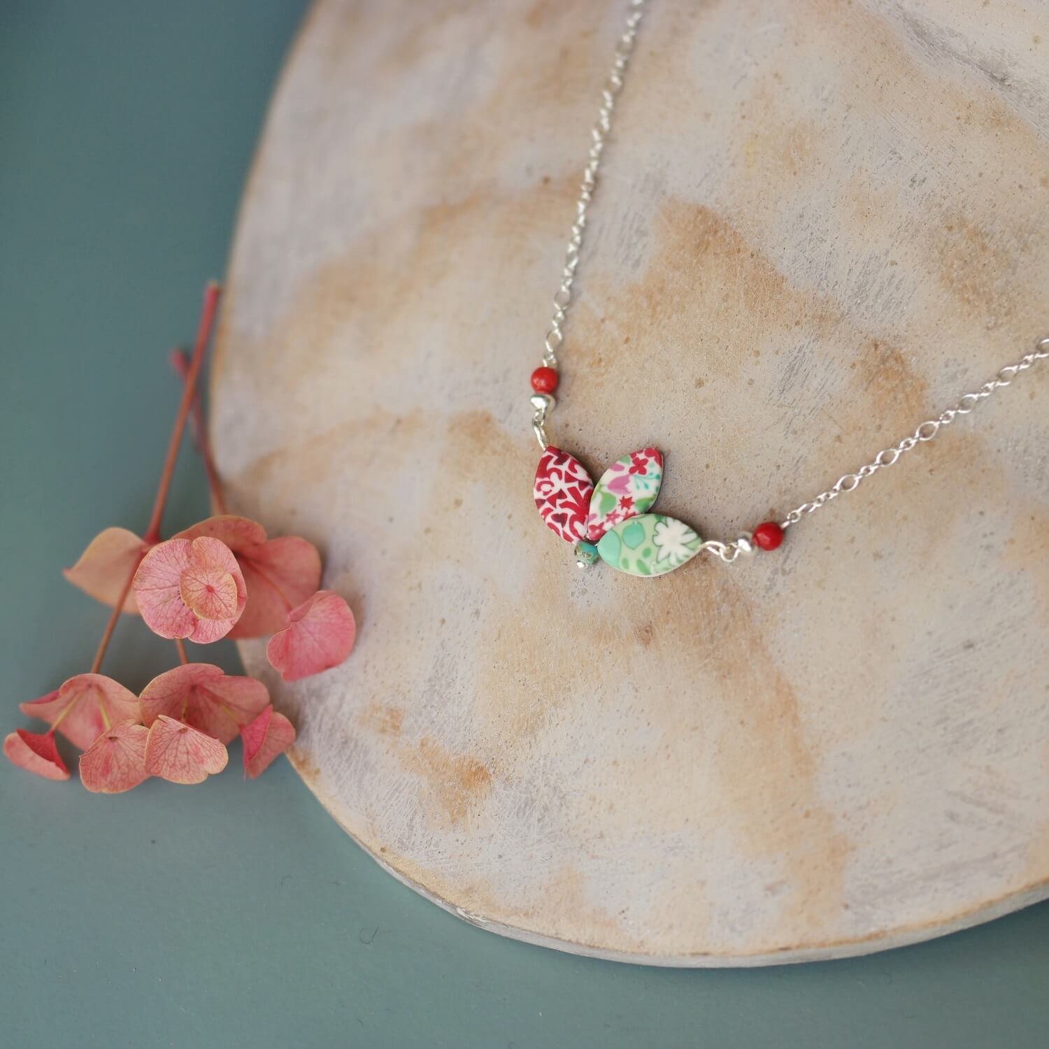 11prunes-sollya-collier-fleur-rouge-vert-d-eau-argent image 3