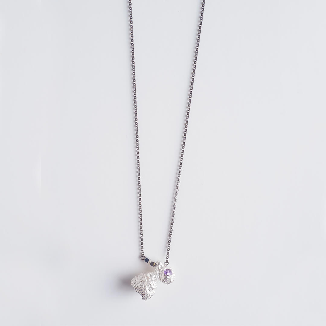 agapi-forestland-two-acorns-collier-gland-argent image 1
