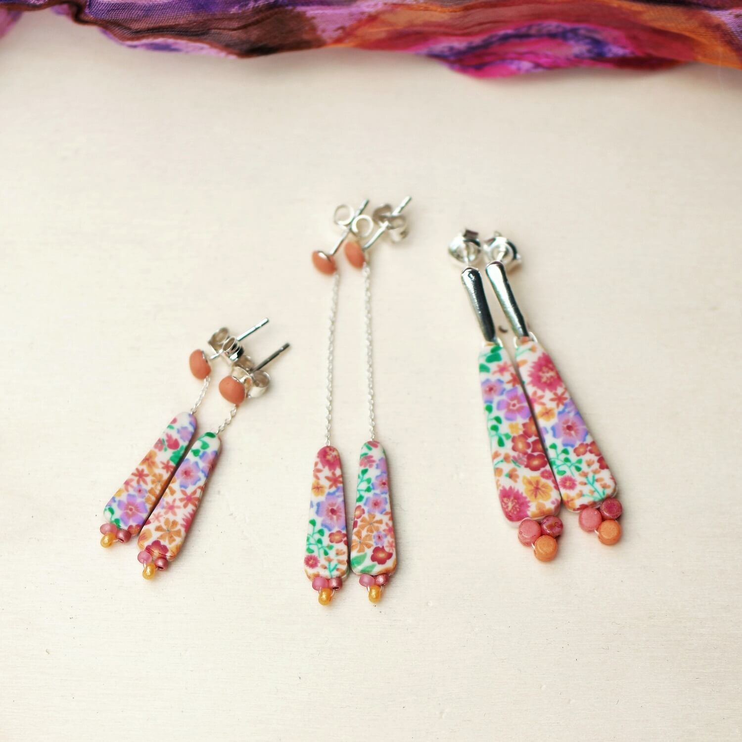 11prunes-lob-lie-boucles-d-oreilles-fines-floral-orange-mauve image 6