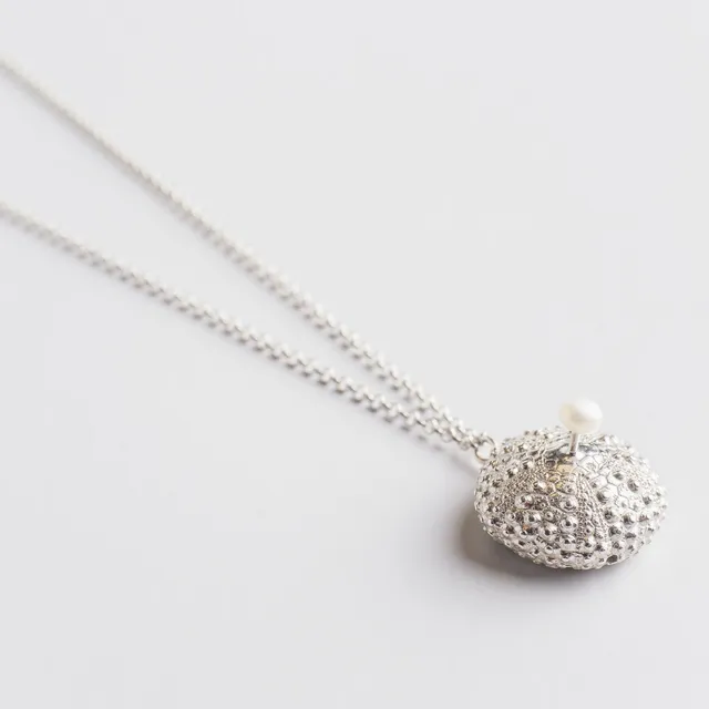 agapi-seastories-urchin-collier-argent-perle-eau-douce image 1