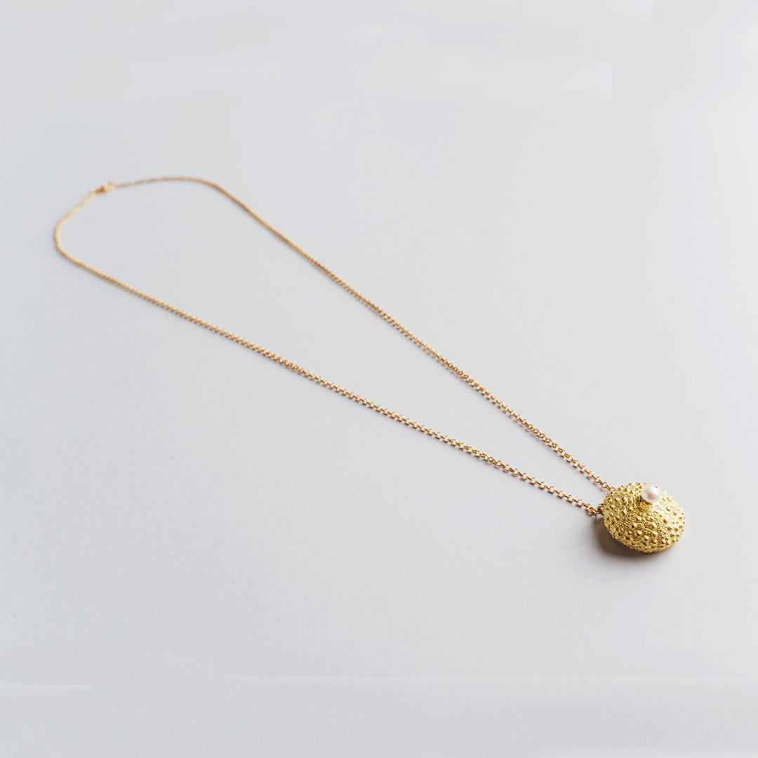 agapi-seastories-oursin-collier-perle-dor-41-cm image 3