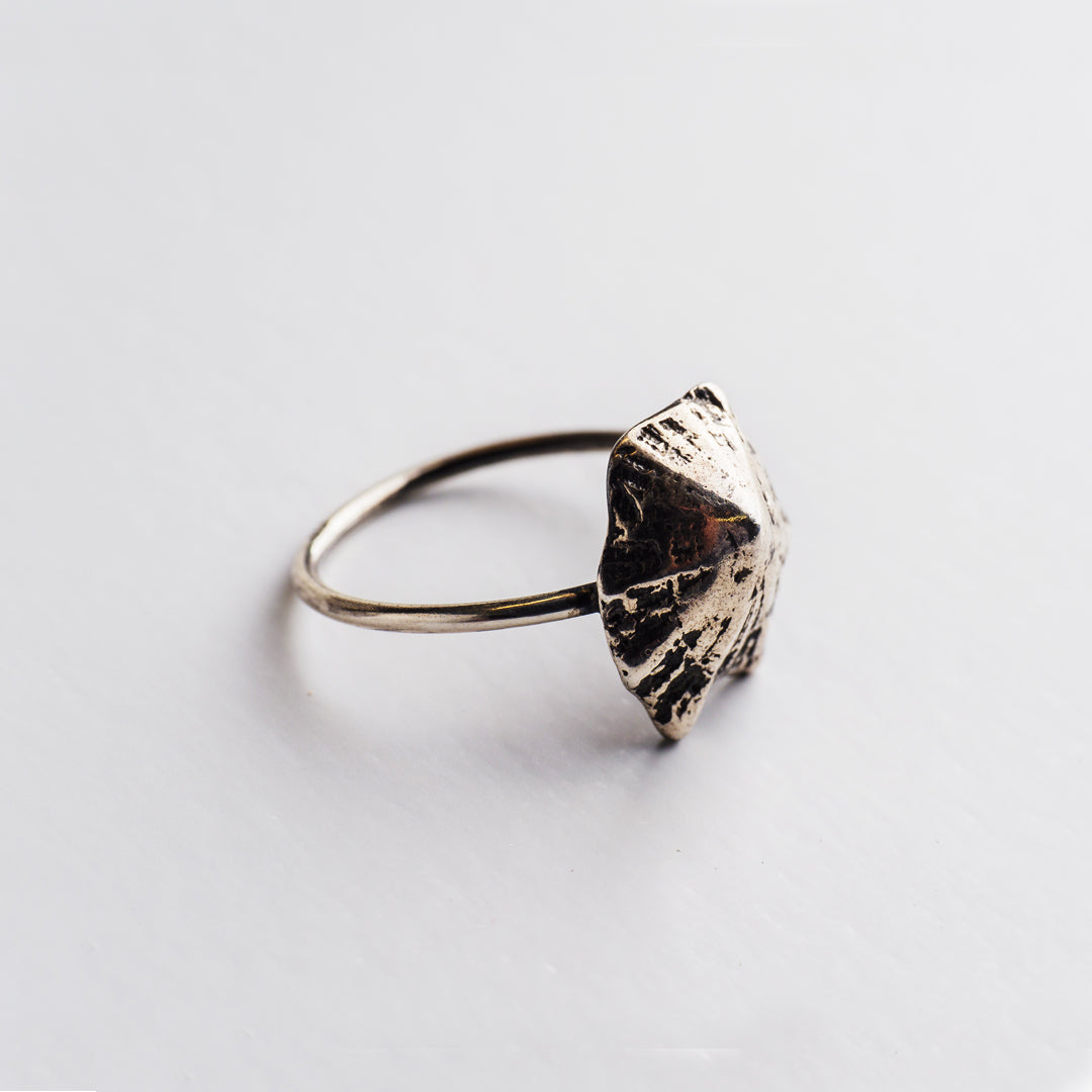 agapi-seastories-rock-limpet-bague-patelle-argent-noirci-52 image 3