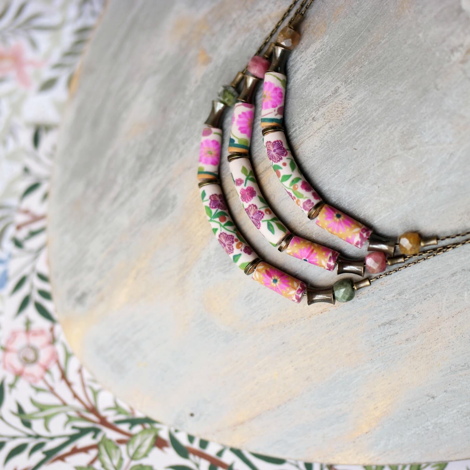 11prunes-solandra-collier-court-floral-tourmaline-laiton-bronze image 4