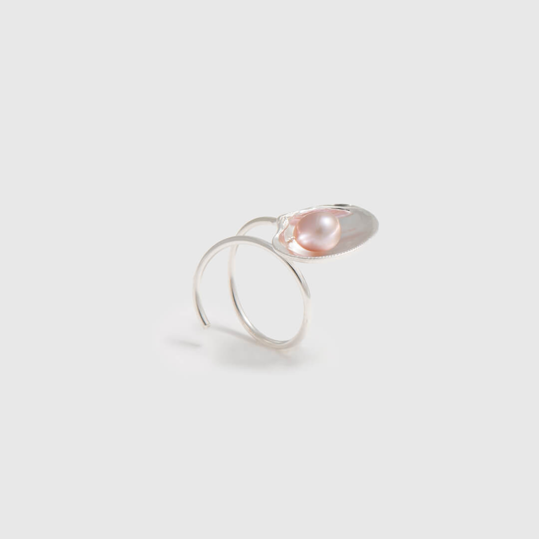 agapi-seastories-master-clam-bague-perle-argent-ajustable image 5