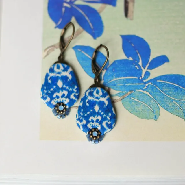 11prunes-nilufar-boucles-dormeuses-ikat-bleu-swarovski-4-3-cm image 1