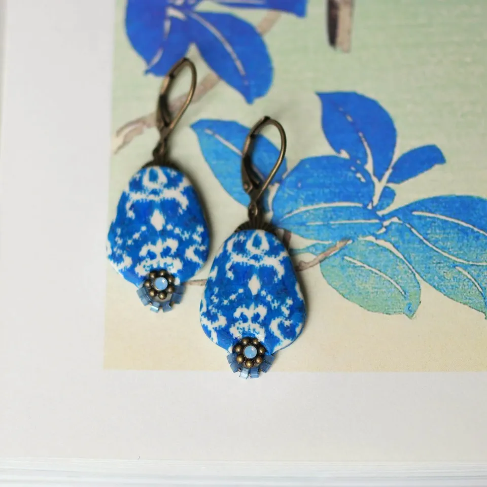 11prunes-nilufar-boucles-dormeuses-ikat-bleu-swarovski-4-3-cm image 1